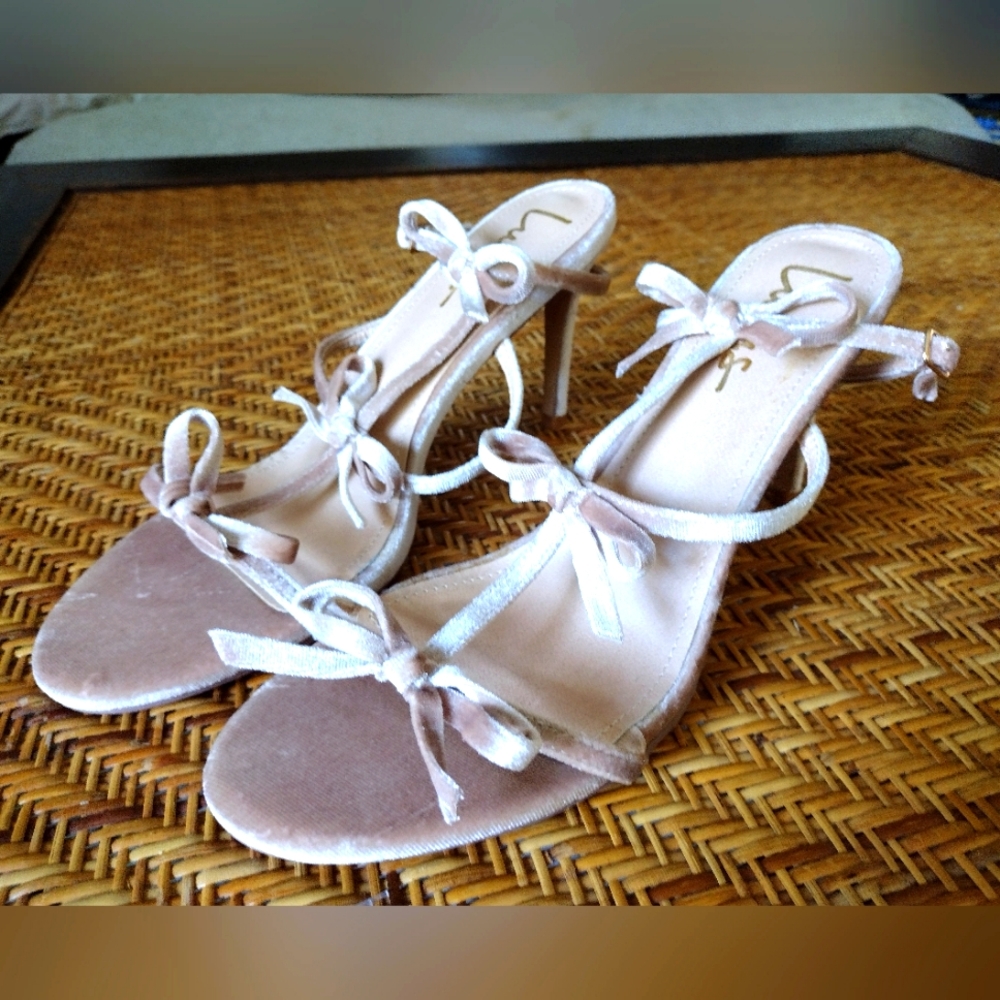 Lulus Elegant Women's Beige Bow Velvet Heels - Picture 3 of 8